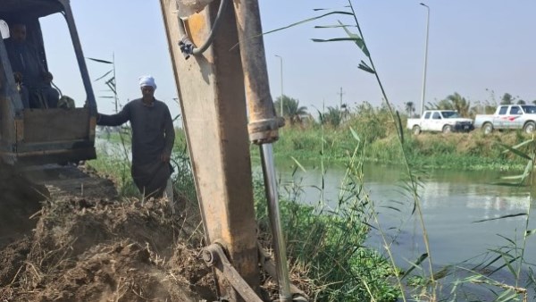 إزالة وتكسير 5 مواسير ري مخالفة