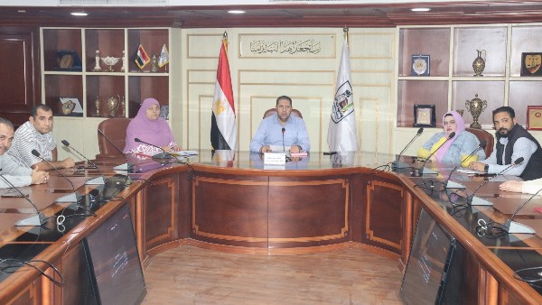 سكرتير بني سويف يناقش مُستجدات وموقف الاستجابة للشكاوى الواردة على منظومة الشكاوى الحكومية خلال 