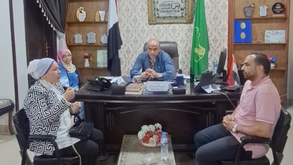 رئيس مركز سمالوط خلال اللقاء 
