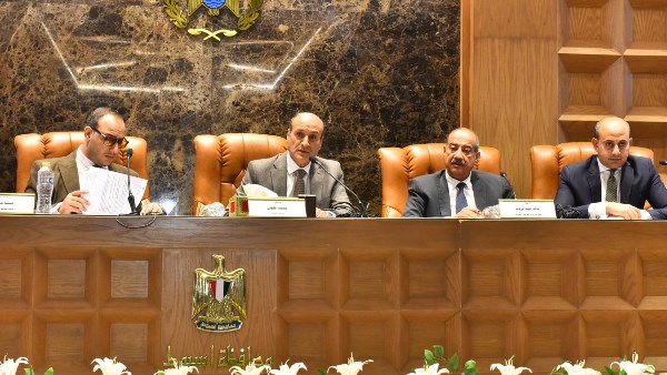 محافظ أسيوط يوافق على تخصيص أراضٍ لإقامة مشروعات خدمية ويناقش ملفات التنمية محافظ أسيوط يوافق على تخصيص أراضٍ لإقامة مشروعات خدمية ويناقش ملفات التنمية
