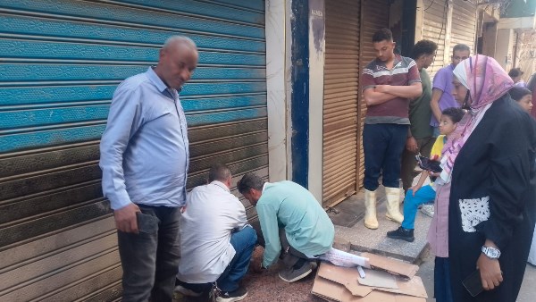 تشميع 4 محلات وإنذار 12 آخرين لتوفيق أوضاعهم خلال حملة إشغالات مكبرة بحي شرق أسيوط