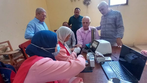 فحوصات للكشف المبكر عن الأمراض المزمنة والأورام للعاملين بمديرية الزراعة بأسيوط 