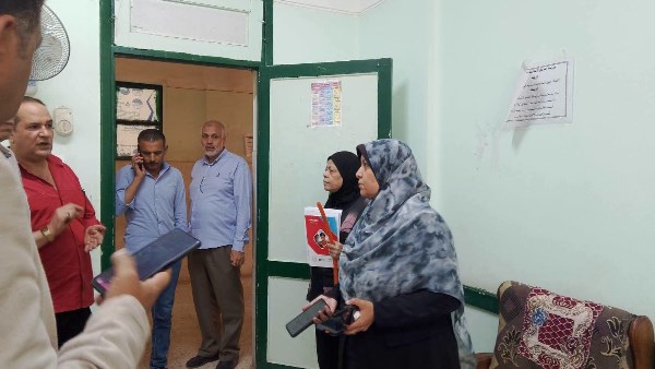 رئيس مركز ومدينة أبوتيج تزور مدرسة الفرغل الإعدادية