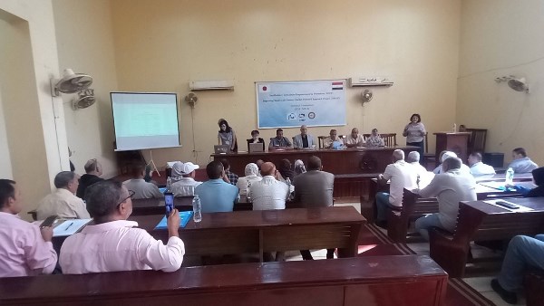 محافظ أسيوط: دعم صغار المزارعين وتعزيز التحول نحو الزراعة الموجهة للسوق