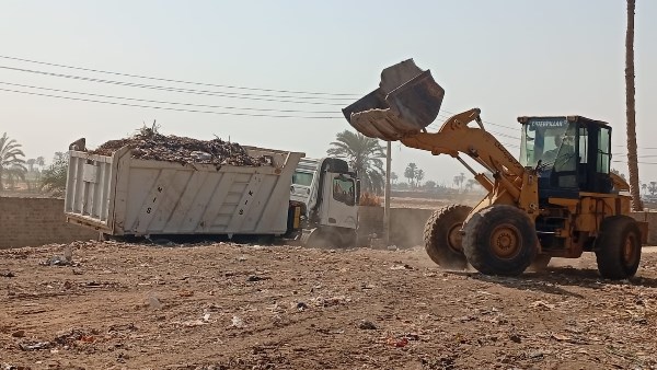 أسيوط.. رفع 94 طن مخلفات خلال حملات مكثفة للنظافة بمدينة صدفا أسيوط.. رفع 94 طن مخلفات خلال حملات مكثفة للنظافة بمدينة صدفا