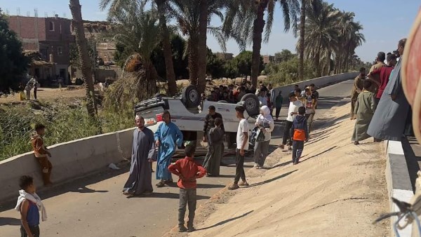 إصابة 9 أشخاص في حادث إنقلاب سيارة ميكروباص بأسيوط 