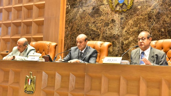محافظ أسيوط يعقد لقاءً موسعًا لمناقشة تحديث المخطط الاستراتيجي للمدينة 
