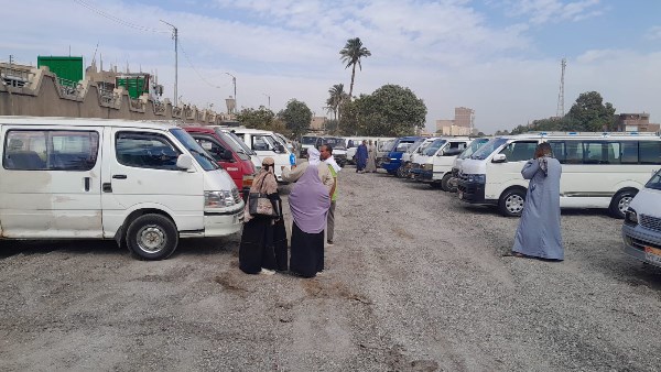 انتظام العمل بموقف ديروط لخطوط ملوي وديرمواس وأبو الهدر 