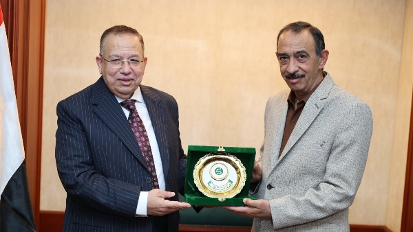 محافظ سوهاج ونقيب الأشراف 