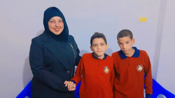 أنغام الجنايني مديرة صدى البلد بسوهاج والطفلين زياد وعاشور