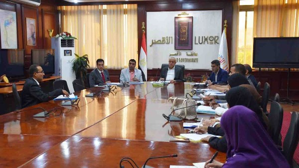 محافظ الأقصر يرأس اللجنة الدائمة للقيادات لإجراء مقابلات المتقدمين لشغل عدد من الوظائف القيادية بديوان عام المحافظة