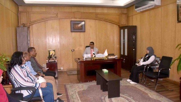نائب محافظ الأقصر يوجه بحصر حملة الماجستير والدكتوراه والاستفادة من الكفاءات داخل الجهاز الإداري