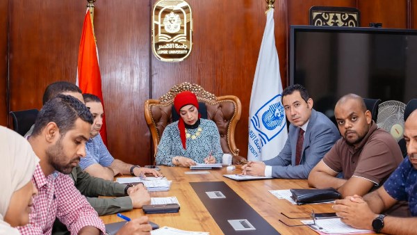 رئيس جامعة الأقصر تتابع أعمال تسكين الطلاب بالمدن الجامعية رئيس جامعة الأقصر تتابع أعمال تسكين الطلاب بالمدن الجامعية