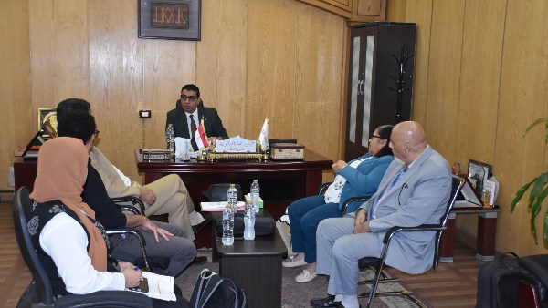نائب محافظ الأقصر يلتقي وفد مشروع الدعم الفني لبحث تطوير الهياكل التنظيمية ورفع كفاءة الأداء المؤسسي