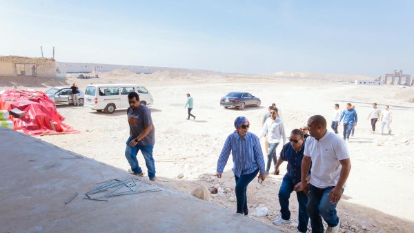 رئيس جامعة الأقصر تتابع تنفيذ كليتي الهندسة وطب الأسنان والمستشفى بـ طيبة الجديدة رئيس جامعة الأقصر تتابع تنفيذ كليتي الهندسة وطب الأسنان والمستشفى بـ طيبة الجديدة