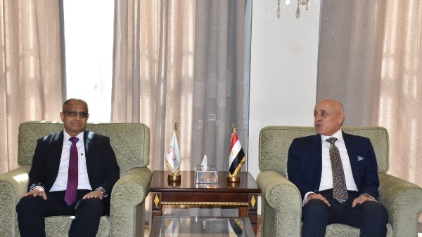 لقاء يجمع المحافظ بسفير سريلانكا بالقاهرة