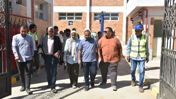 مشروع يخدم 250 ألف مواطن.. رئيس مياه الأقصر يتابع تنفيذ الصرف الصحي بقرى إسنا والطود