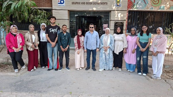 عميد فنون جميلة الأقصر يستقبل طلاب الدراسات الحرة الجدد وينقل لهم تحيات رئيس الجامعة