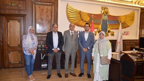 محافظ الأقصر يناقش مع فريق «الدعم الفني لوزارة التنمية المحلية والبيئة» تعزيز الاستثمار ومتابعة تنفيذ سوق الحبيل الحضاري