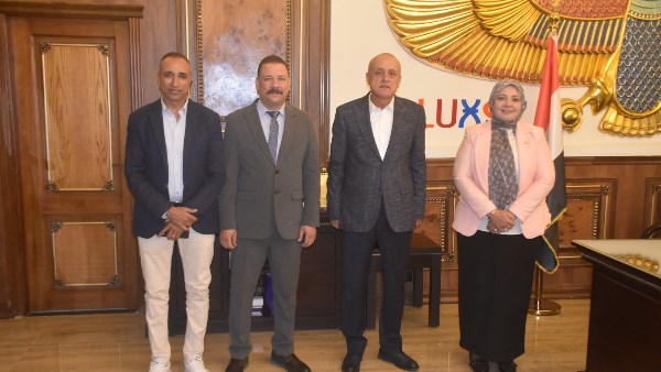 محافظ الأقصر يستقبل مدير مرفق الإسعاف الجديد بالمحافظة لبحث تطوير خدمات الإسعاف ورفع كفاءة الاستجابة للحالات الطارئة
