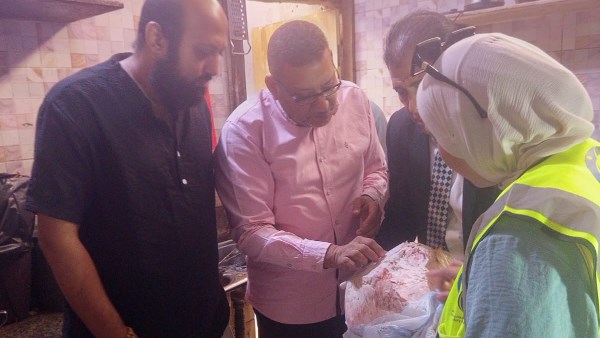 بيطري الأقصر يضبط كمية من اللحوم والدواجن غير الصالحة للاستهلاك داخل مطعم ويحيل الواقعة للنيابة العامة