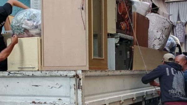 بدء اخراج المنقولات