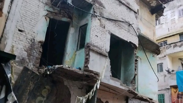 انهيار أجزاء عقار بغيط العنب