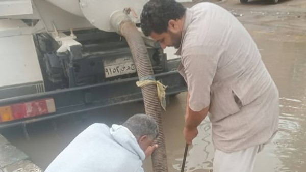 جهود سحب المياه من الشوارع بمطروح 