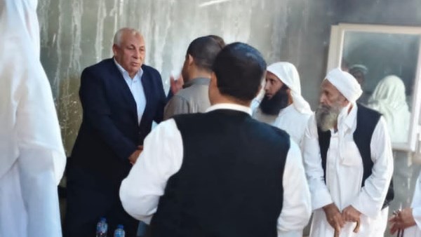 محافظ مطروح يقدم واجب العزاء