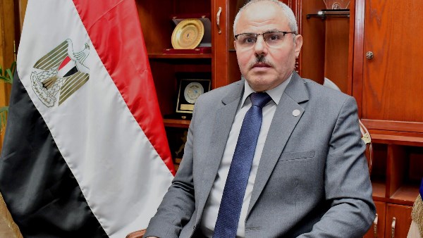 رئيس جامعة قناة السويس 