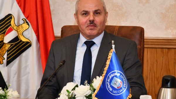رئيس جامعة قناة السويس