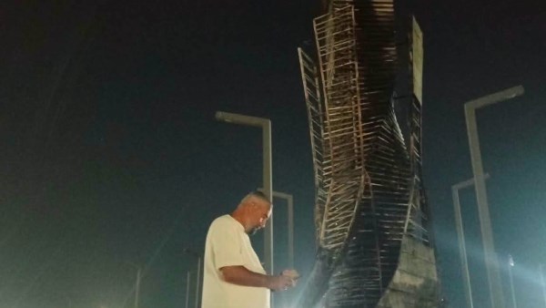 حماية بورسعيد المدنية تعاود عمليات التبريد بحريق ميدان الساعة بعد تجدد تصاعد الادخنة