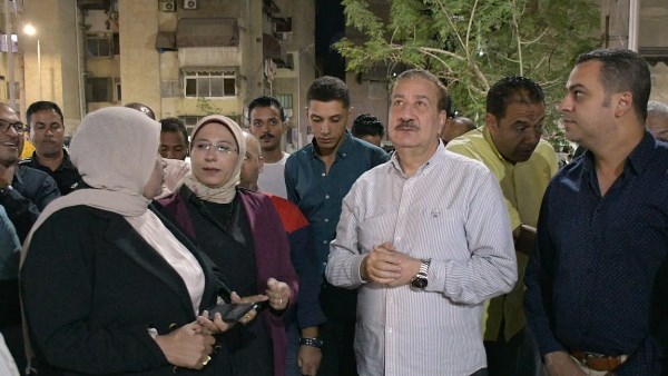 محافظ بورسعيد يلتقي أهالي «مساكن الوفاء» ويستمع إلى مطالبهم ومشكلاتهم ويوجه بسرعة التعامل معها