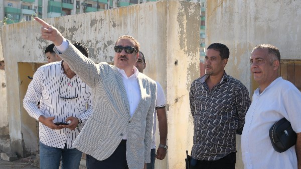 محافظ بورسعيد يتفقد أعمال التشجير وزراعة أشجار البونسيانا بشارع محمد علي بحي الشرق