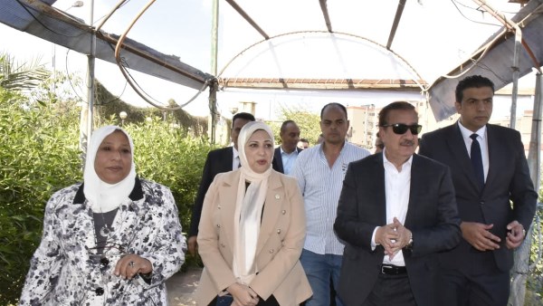 محافظ بورسعيد يتفقد تنفيذ مبادرة «مصر في عيوننا» لمكافحة مسببات العمى وضعف الإبصار بمركز شباب القابوطي