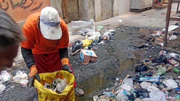 مصادرة 445 كيلو من الخردة وفرز القمامة بزهور بورسعيد