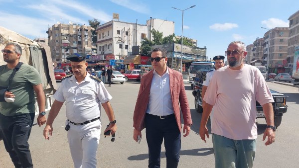 إزالة ومصادرة أكشاك خشبية وعربات يد وقطع غيار سيارات وكراسي ولافتات إعلانية واستندات