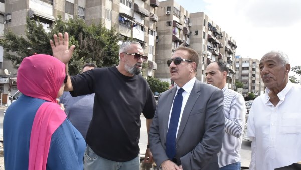 محافظ بورسعيد يشدد علي  تكثيف العمل وسرعة الانتهاء من رصف الشارع وفق الجدول الزمني المحدد
