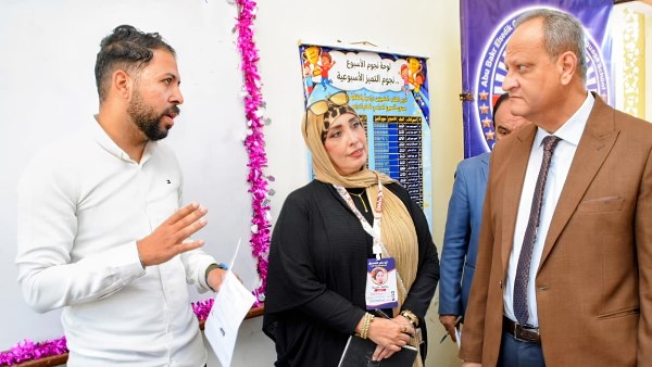 وكيل تعليم بورسعيد يشيد بانضباط العملية التعليمية بمدرسة أبو بكر الصديق الرسمية لغات