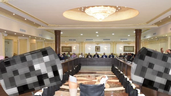محافظ بورسعيد يستقبل 140 حالة إنسانية خلال لقاءات لجنة المساعدات الإنسانية الشهرية