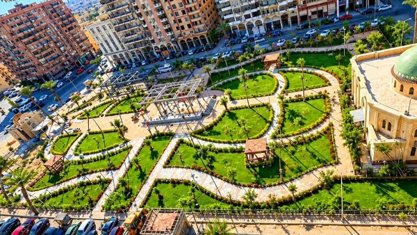 محافظ بورسعيد يؤكد التوسع في إنشاء المسطحات الخضراء بالمناطق السكنية الجاري تطويرها بالأحياء