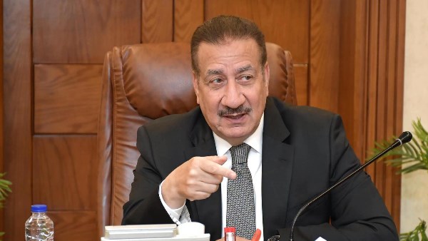 محافظ بورسعيد يتابع يوميًا معدلات تنفيذ مشروعات تطوير المساكن والطرق والميادين والحدائق بمختلف الأحياء