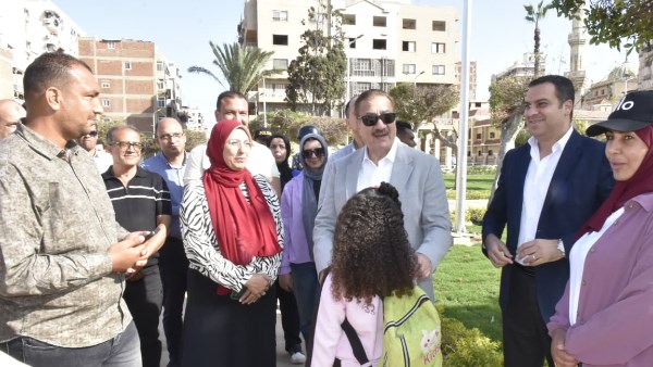 الانتهاء من 95% من إنشاء شبكة الري الحديثة و أعمال الإضاءة والأعمدة الديكورية بالحديقة