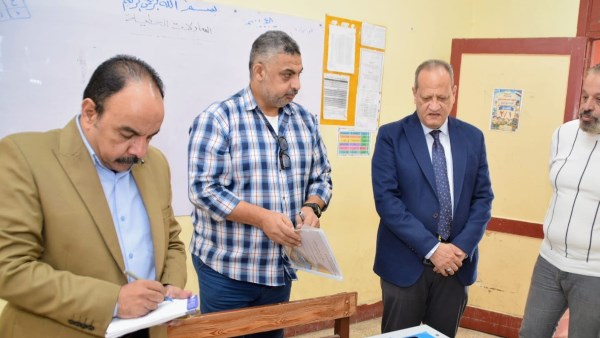 وكيل تعليم بورسعيد يتابع انتظام الدراسة وتنفيذ التقييمات الوزارية بمدرسة الشهيد أحمد فوزي