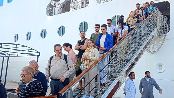 ميناء غرب بورسعيد التابع لاقتصادية قناة السويس يستقبل السفينة السياحية MSC LIRICA