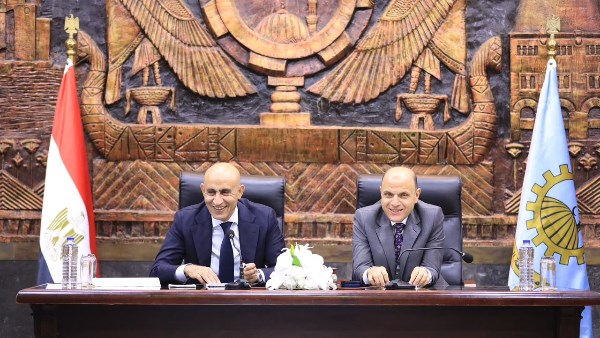 وزير التعليم ومحافظ الغربية يعقدان اجتماعًا مع مديري الإدارات لمتابعة انتظام الدراسة وزير التعليم ومحافظ الغربية يعقدان اجتماعًا مع مديري الإدارات لمتابعة انتظام الدراسة