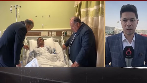 سفير مصر بالرياض يطمئن على الحالة الصحية للمصابين المصريين في الاعتداءات على السعودية