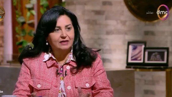 أستاذة علوم سياسية 