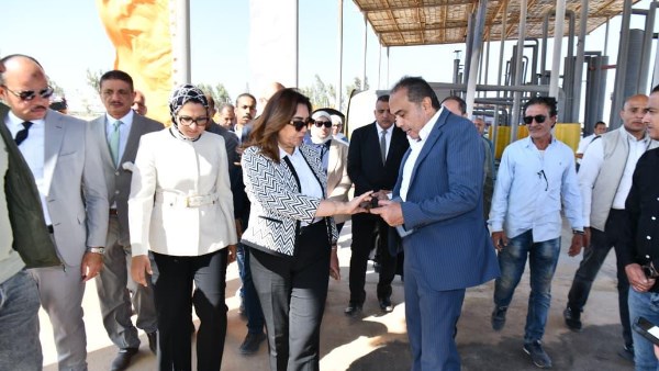 جولة وزيرة التنمية المحلية والبيئة بالوادي الجديد 