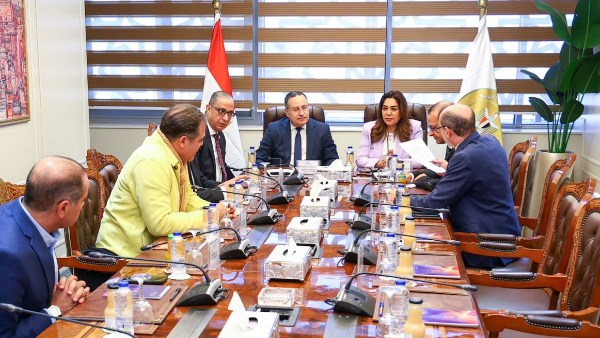 اجتماع وزيرة التنمية المحلية والبيئة 